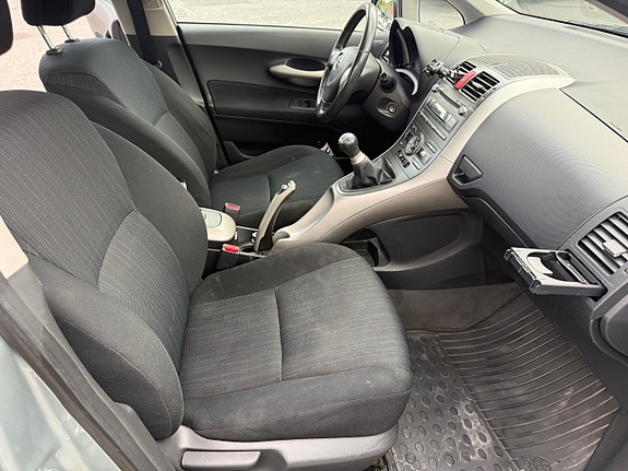 Toyota Auris 13 of 19