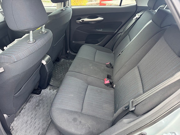 Toyota Auris 12 of 19