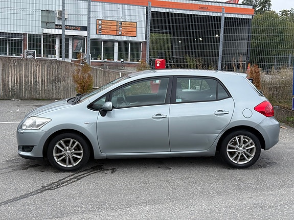 Toyota Auris 2 of 19