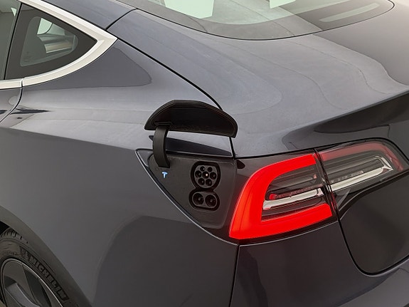 Tesla Model 3 28 of 30