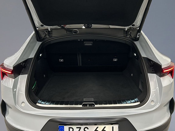 Polestar 4 8 of 11