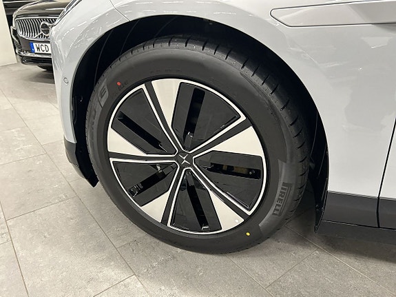 Polestar 4 9 of 11