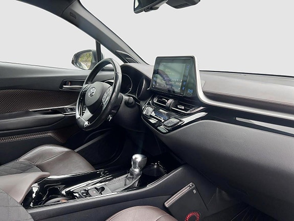 Toyota C-HR 7 of 14