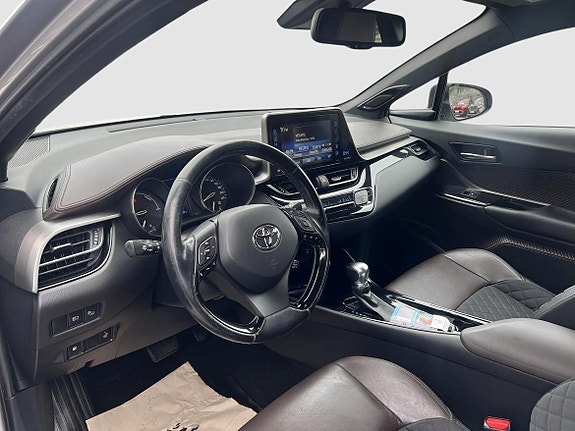 Toyota C-HR 10 of 14