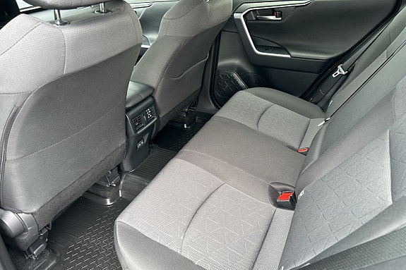 Toyota RAV4 8 of 11