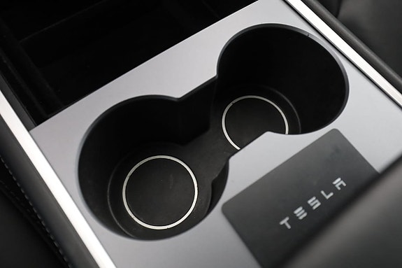 Tesla Model 3 27 of 30