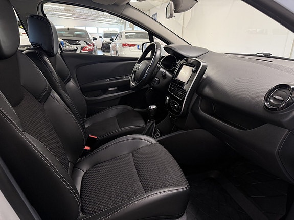 Renault Clio 11 of 13