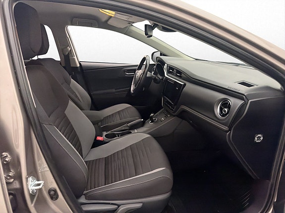 Toyota Auris 10 of 24