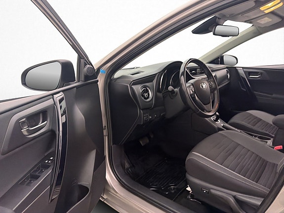 Toyota Auris 8 of 24