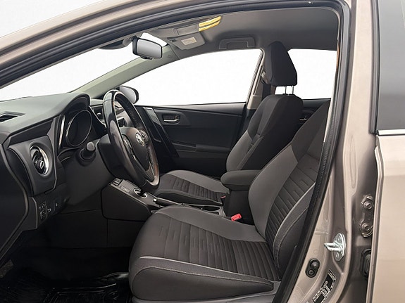 Toyota Auris 9 of 24