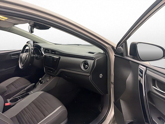 Toyota Auris 11 of 24