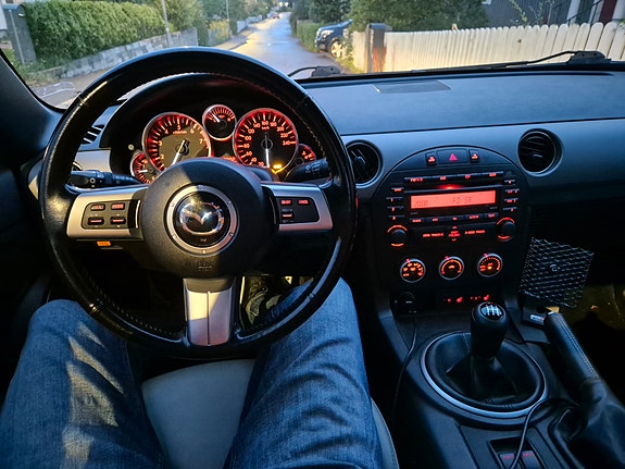Mazda MX-5 4 of 4