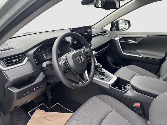 Toyota RAV4 8 of 13
