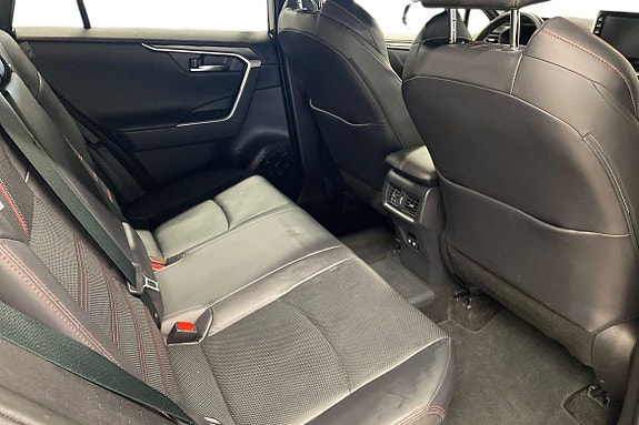 Toyota RAV4 Plug-in Hybrid 9 of 21