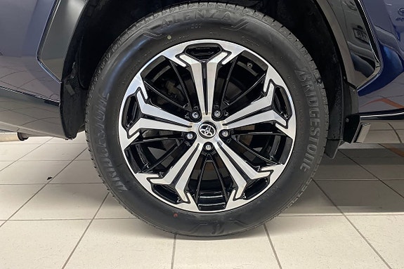 Toyota RAV4 Plug-in Hybrid 17 of 21