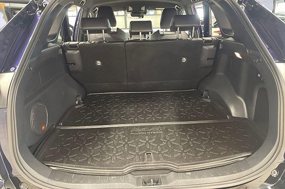 Toyota RAV4 Plug-in Hybrid 12 of 21