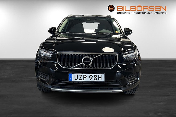 Volvo XC40 2 of 14