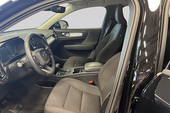 Volvo XC40 8 of 14