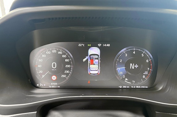 Volvo XC40 10 of 14