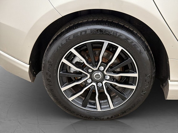 Volvo V40 26 of 27