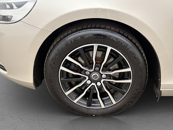 Volvo V40 24 of 27