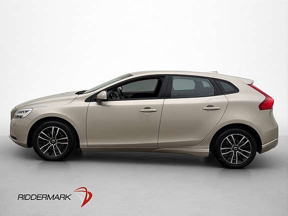 Volvo V40 2 of 27