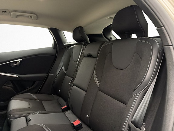 Volvo V40 11 of 27