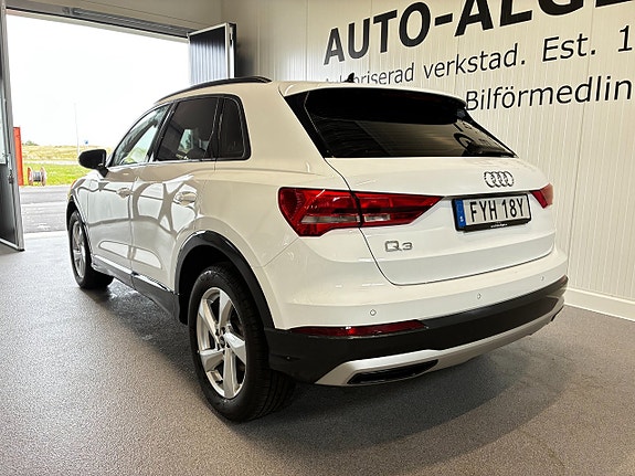 Audi Q3 4 of 12