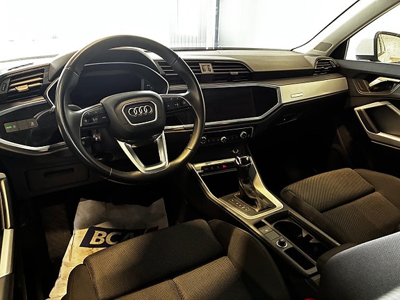 Audi Q3 6 of 12