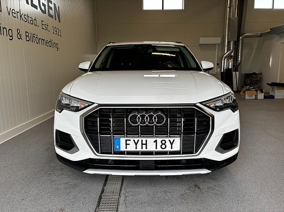 Audi Q3 2 of 12