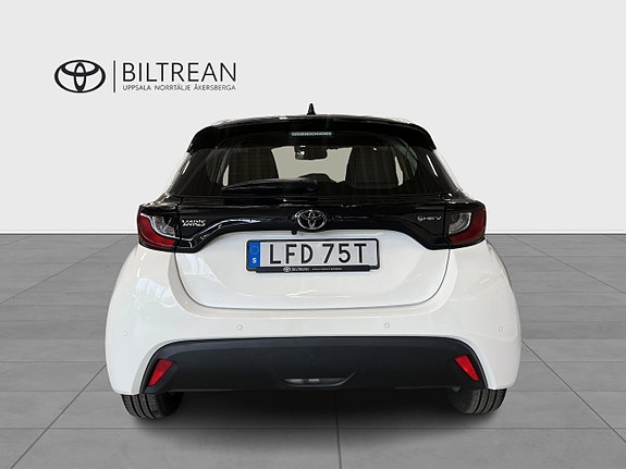Toyota Yaris 5 of 13