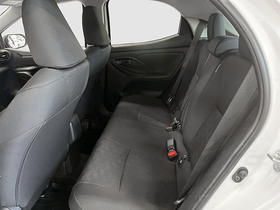 Toyota Yaris 11 of 13