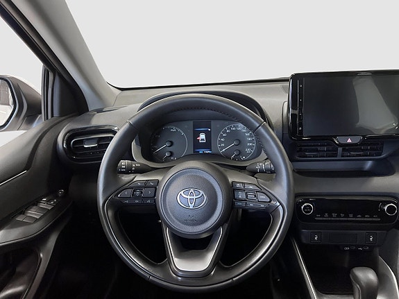 Toyota Yaris 9 of 13