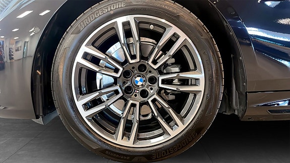 BMW 530e 9 of 11