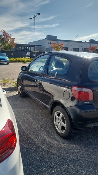 Toyota Yaris 2 of 4