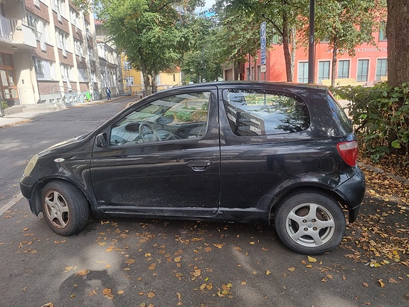 Toyota Yaris 4 of 4