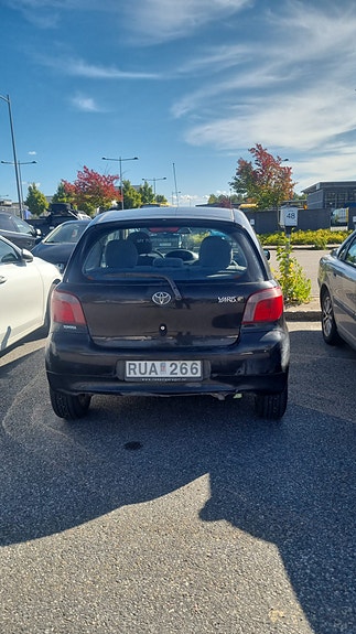 Toyota Yaris 3 of 4