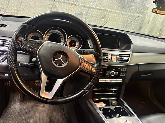 Mercedes-Benz E220 4 of 7