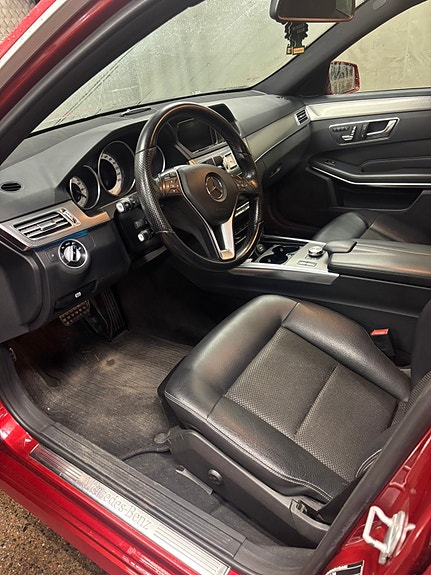 Mercedes-Benz E220 5 of 7