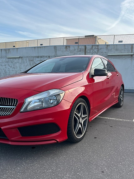Mercedes-Benz A180 2 of 13