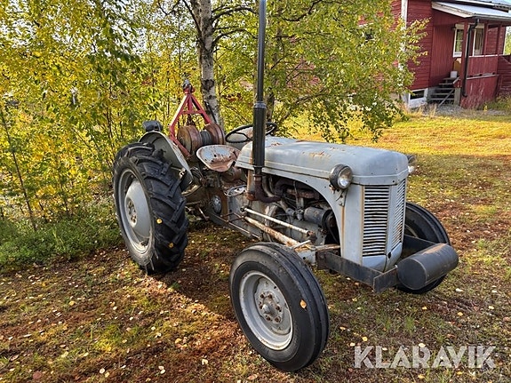 Veterantraktor Ferguson TE 20 3 of 6