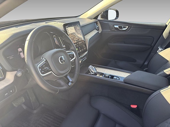 Volvo XC60 10 of 16