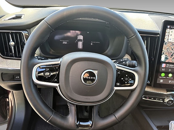 Volvo XC60 13 of 16