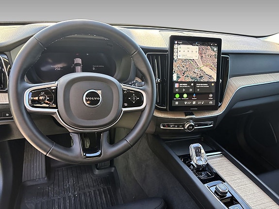 Volvo XC60 12 of 16