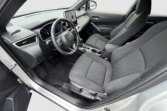 Toyota Corolla Cross 8 of 16