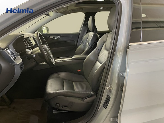 Volvo XC60 10 of 16