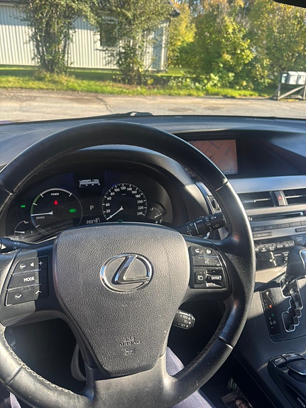 Lexus RX450h 2 of 3