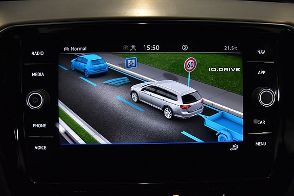 Volkswagen Passat Alltrack 17 of 22