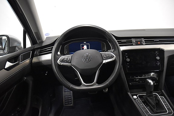 Volkswagen Passat Alltrack 2 of 22