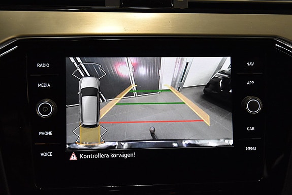 Volkswagen Passat Alltrack 14 of 22